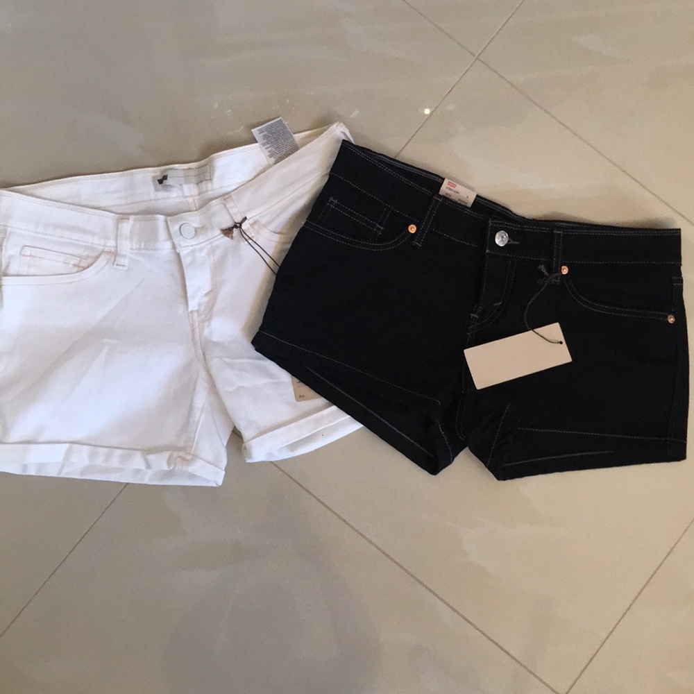 2 Levi's shorts